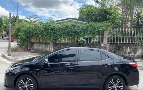 Selling Black Toyota Corolla Altis 2017 in Quezon