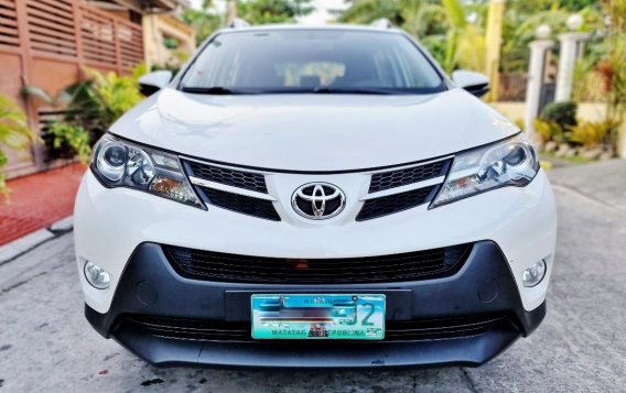 Sell Pearl White 2013 Toyota Rav4 in Bacoor