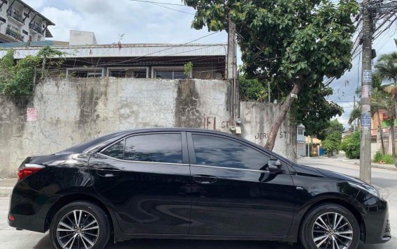 Selling Black Toyota Corolla Altis 2017 in Quezon-1