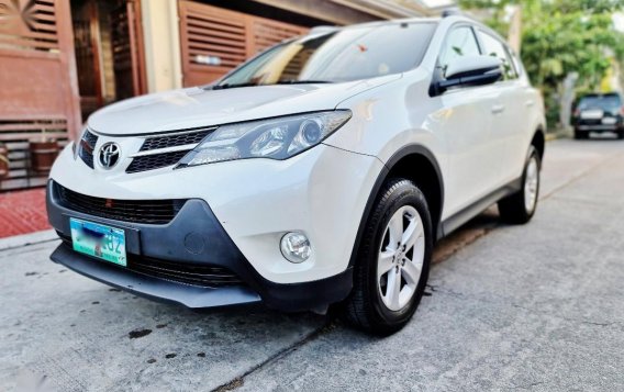 Sell Pearl White 2013 Toyota Rav4 in Bacoor-2