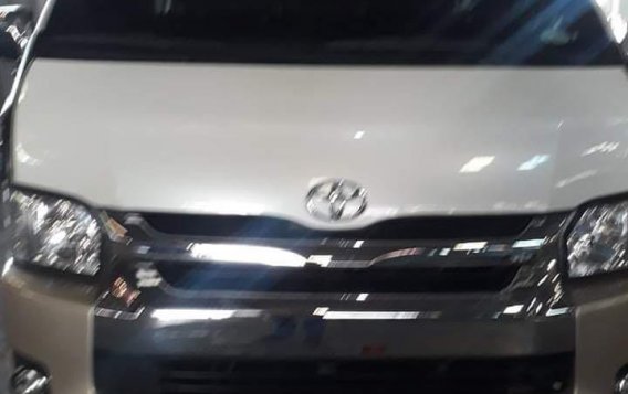 Selling Pearl White Toyota Grandia 2018 in Pasig-4