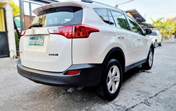 Sell Pearl White 2013 Toyota Rav4 in Bacoor-3