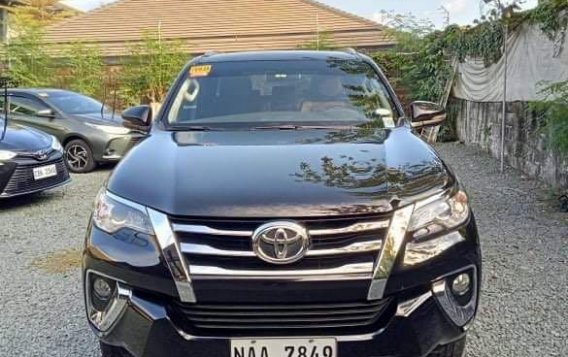 Selling Black Toyota Fortuner 2018 in Quezon City-2