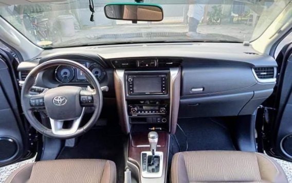 Selling Black Toyota Fortuner 2018 in Quezon City-6