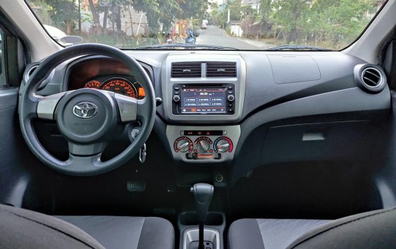 Selling Grey Toyota Wigo 2015 in Manila-7