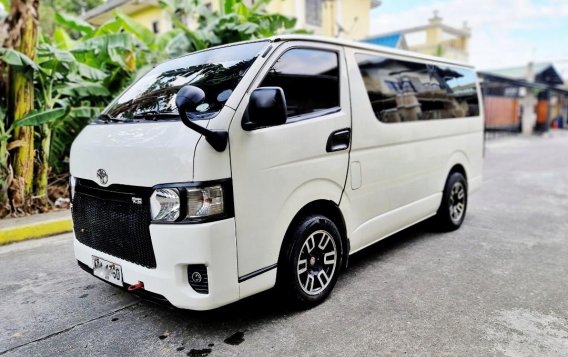 Selling White Toyota Hiace 2015 in Bacoor-1