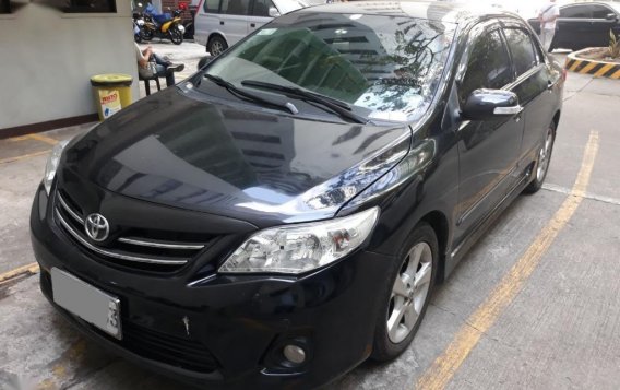 Selling Black Toyota Corolla Altis 2013 in Makati