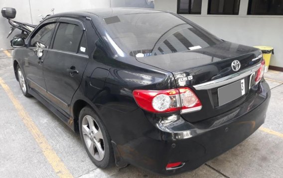 Selling Black Toyota Corolla Altis 2013 in Makati-3
