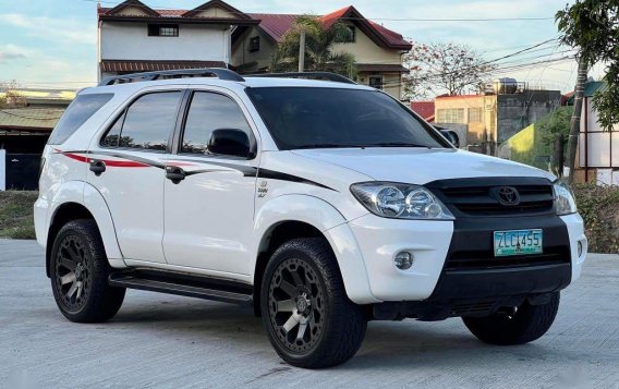 Sell White 2007 Toyota Fortuner in Parañaque-1