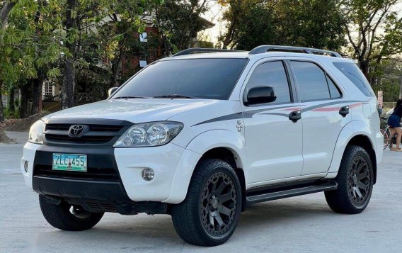 Sell White 2007 Toyota Fortuner in Parañaque-2