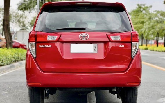 Selling Red Toyota Innova 2017 in Makati-3