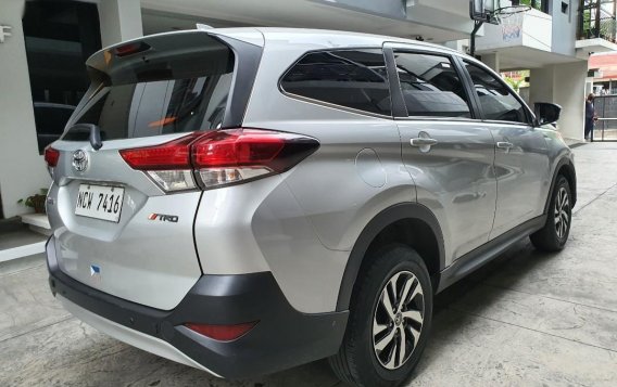 Selling Silver Toyota Rush 2018 in Quezon City-2