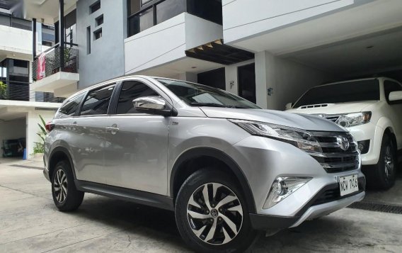 Selling Silver Toyota Rush 2018 in Quezon City
