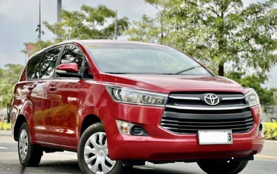 Selling Red Toyota Innova 2017 in Makati-1