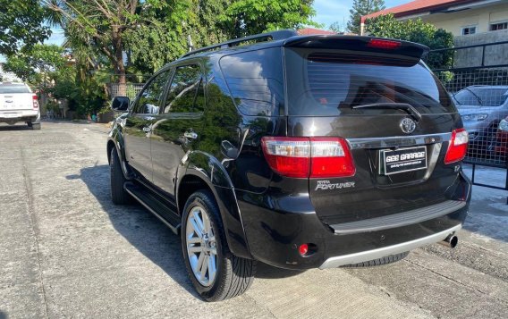 Black Toyota Fortuner 2010 for sale in Automatic-5