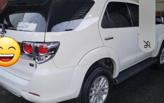 Selling White Toyota Fortuner 2012 in Quezon City-1