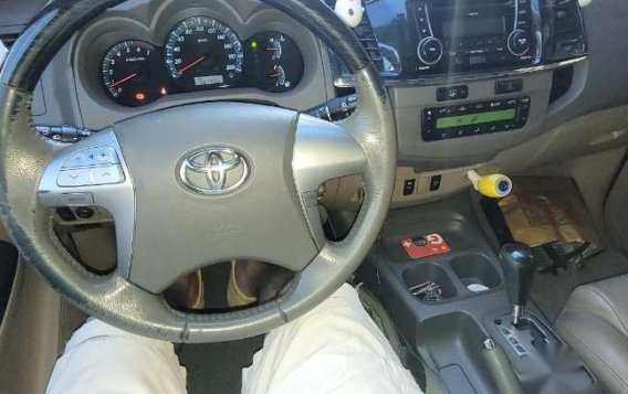 Selling White Toyota Fortuner 2012 in Quezon City-6