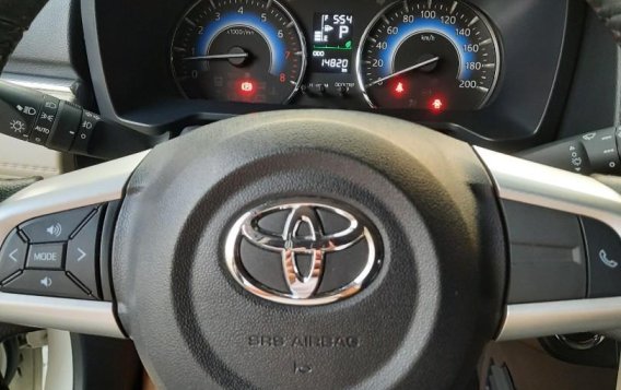 Selling White Toyota Rush 2020 in Las Piñas-9