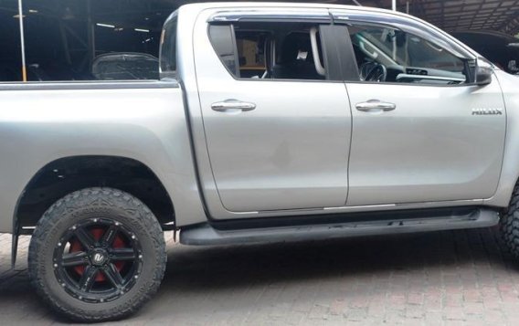 Selling Silver Toyota Hilux 2018 in Pasig-9