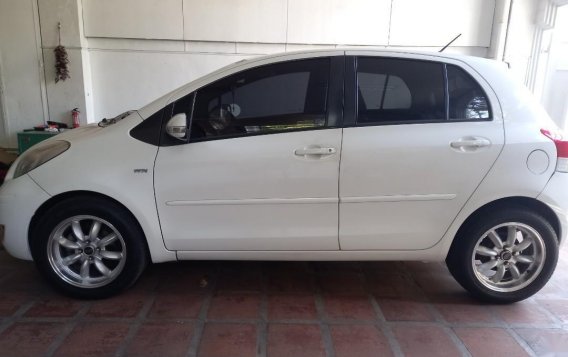 White Toyota Yaris 2010 for sale in Automatic-5