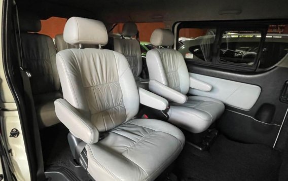 Selling White Toyota Hiace Super Grandia 2018 in Manila-7