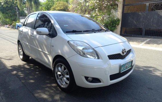 White Toyota Yaris 2010 for sale in Automatic