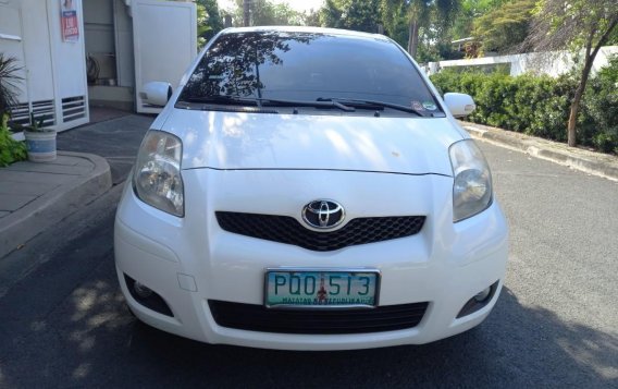 White Toyota Yaris 2010 for sale in Automatic-1