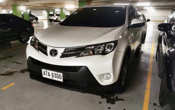 White Toyota Rav4 2016 for sale in Automatic-2