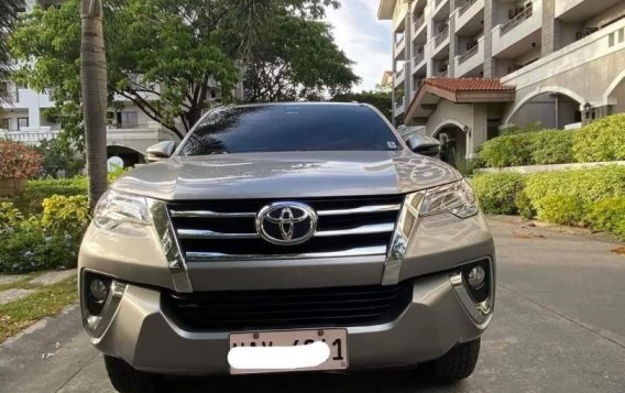 Selling Silver Toyota Fortuner 2018 in Las Piñas-3
