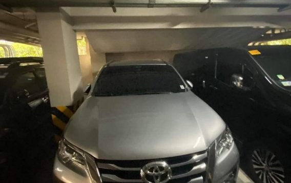 Selling Silver Toyota Fortuner 2018 in Las Piñas-1