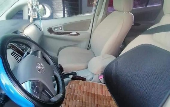 Selling Silver Toyota Innova 2014 in Quezon City-3