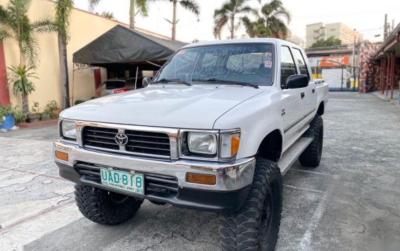 White Toyota Hilux 1995 for sale in Manual