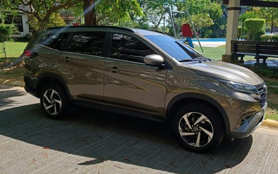 Selling Brown Toyota Rush 2019 in Taguig-1