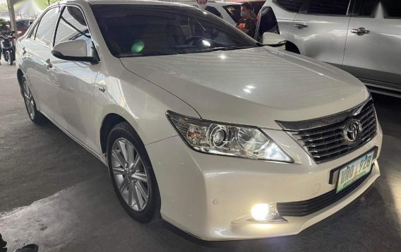 Sell Pearl White 2014 Toyota Camry in Rodriguez-9