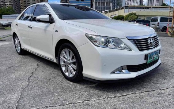 Sell Pearl White 2014 Toyota Camry in Rodriguez-3
