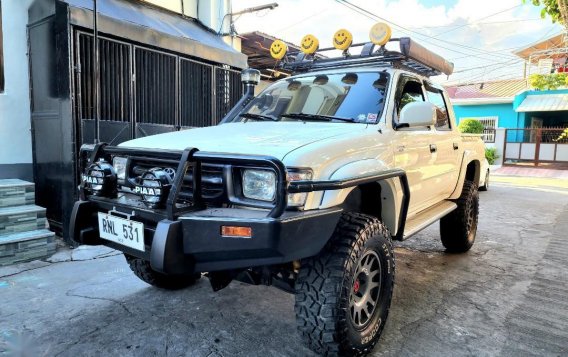 White Toyota Hilux 1999 for sale in Bacoor-2