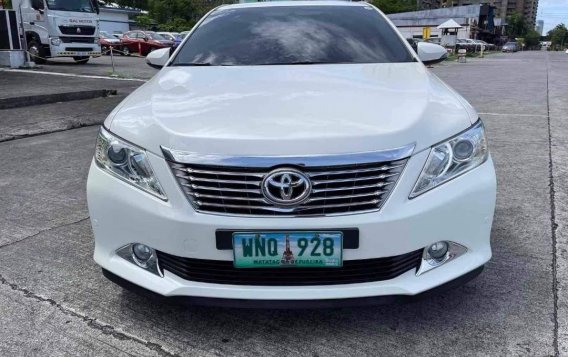 Sell Pearl White 2014 Toyota Camry in Rodriguez-1
