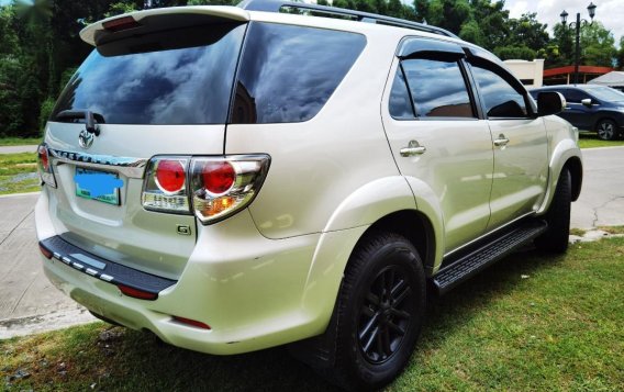 White Toyota Fortuner 2012 for sale in Automatic-2