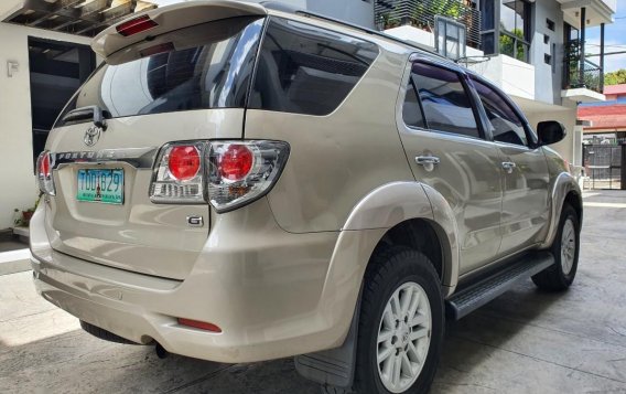 White Toyota Fortuner 2013 for sale in Quezon City-3