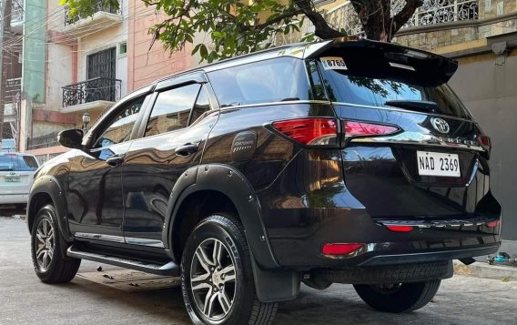 Selling Black Toyota Fortuner 2017 in Quezon City-2