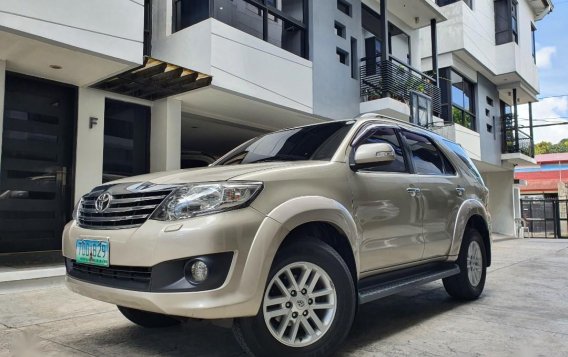 White Toyota Fortuner 2013 for sale in Quezon City-5