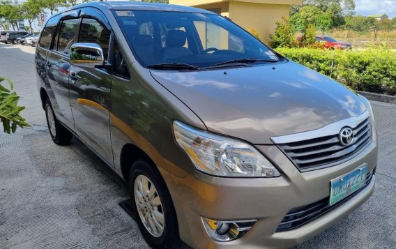 Selling Grey Toyota Innova 2013 in Bacoor