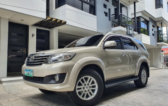 White Toyota Fortuner 2013 for sale in Quezon City