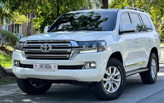 Pearl White Toyota Land Cruiser 2011 for sale in Manila