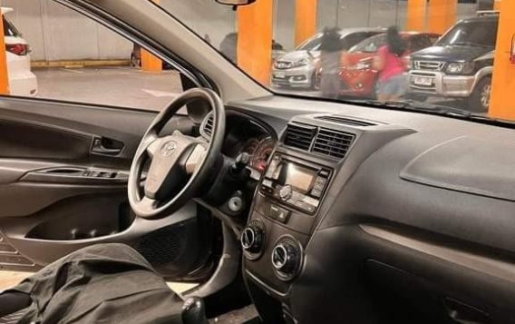 Selling Silver Toyota Avanza 2019 in Marikina-8