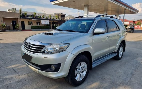 Selling Silver Toyota Fortuner 2013 in Manila-7