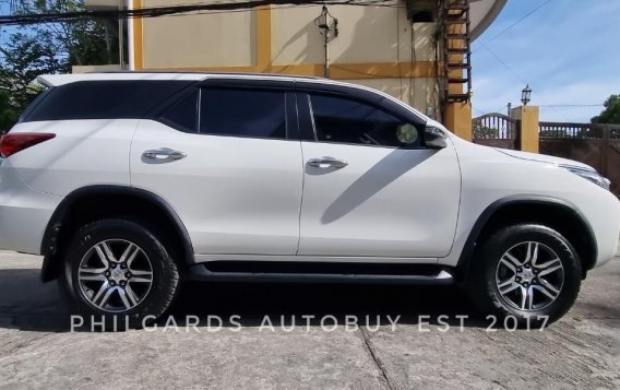 Selling White Toyota Fortuner 2019 in Las Piñas-2