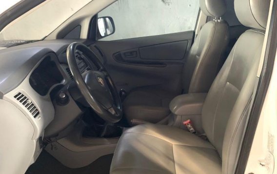 White Toyota Innova 2005 for sale in Quezon -6