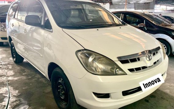 White Toyota Innova 2005 for sale in Quezon -1