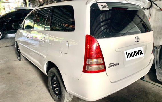 White Toyota Innova 2005 for sale in Quezon -4